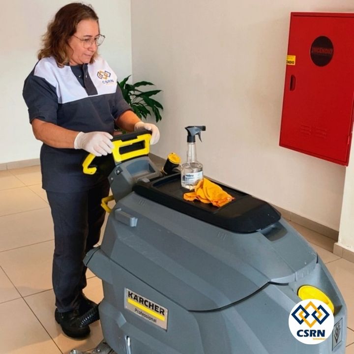 Equipe de Limpeza Profissional CSRN em Ação